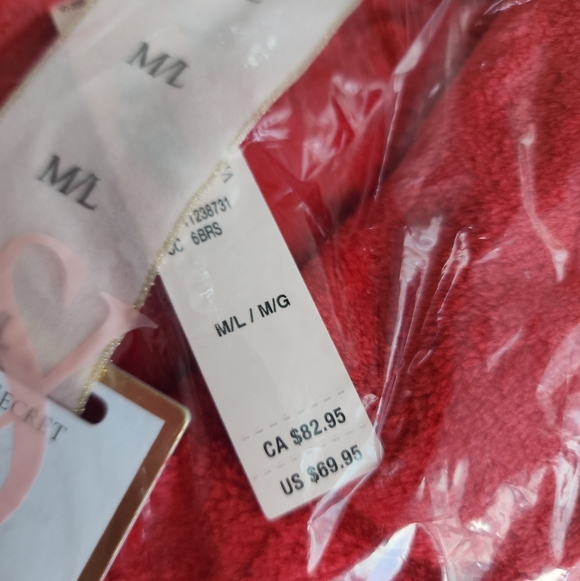 Victoria’s Secret cozy plush robe in red size M/L & Sleepers L - Picture 10 of 11